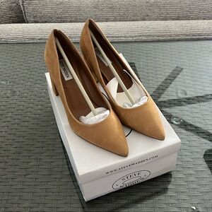Tan Steve Madden pointed to heel